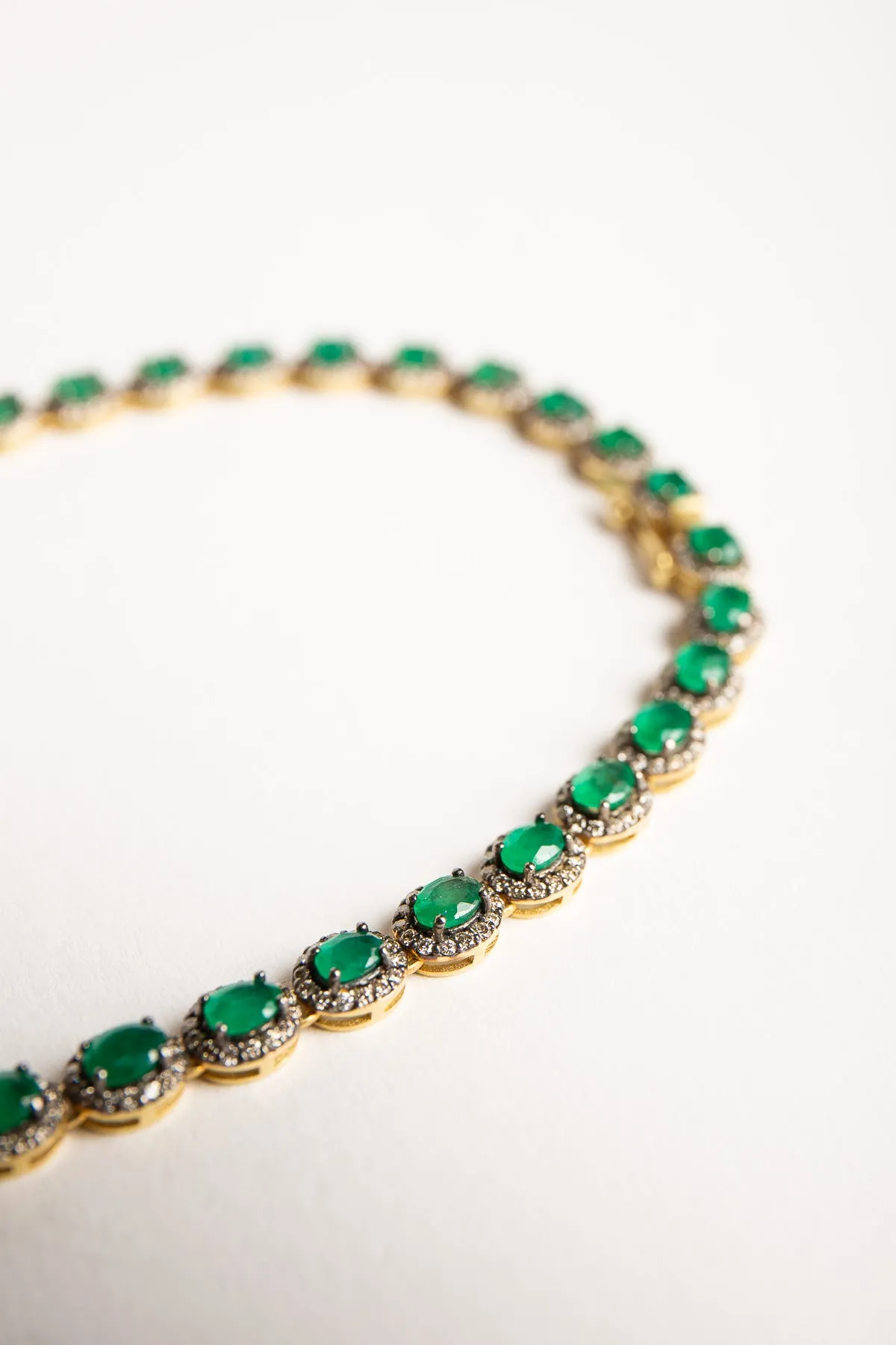 AMRAPALI LONDON | 18K YELLOW GOLD MINI RAJ EMERALD DIAMOND NECKLACE