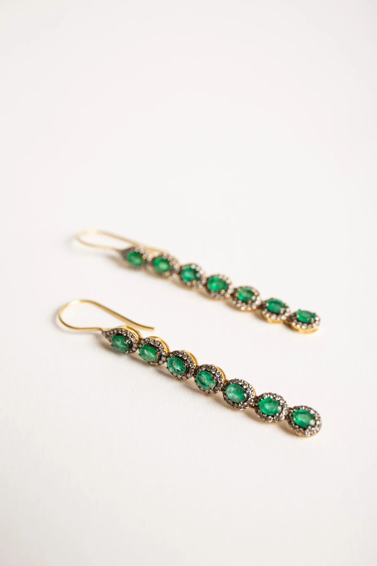 AMRAPALI LONDON | 18K YELLOW GOLD MINI RAJ EMERALD EARRINGS
