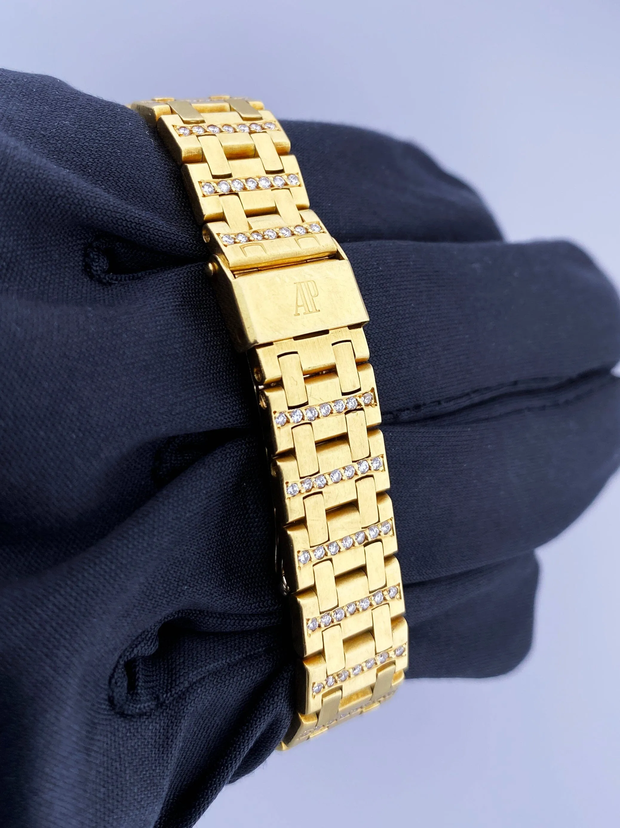 Audemars Piguet Royal Oak Diamond Dial 18K Yellow Gold Ladies Watch