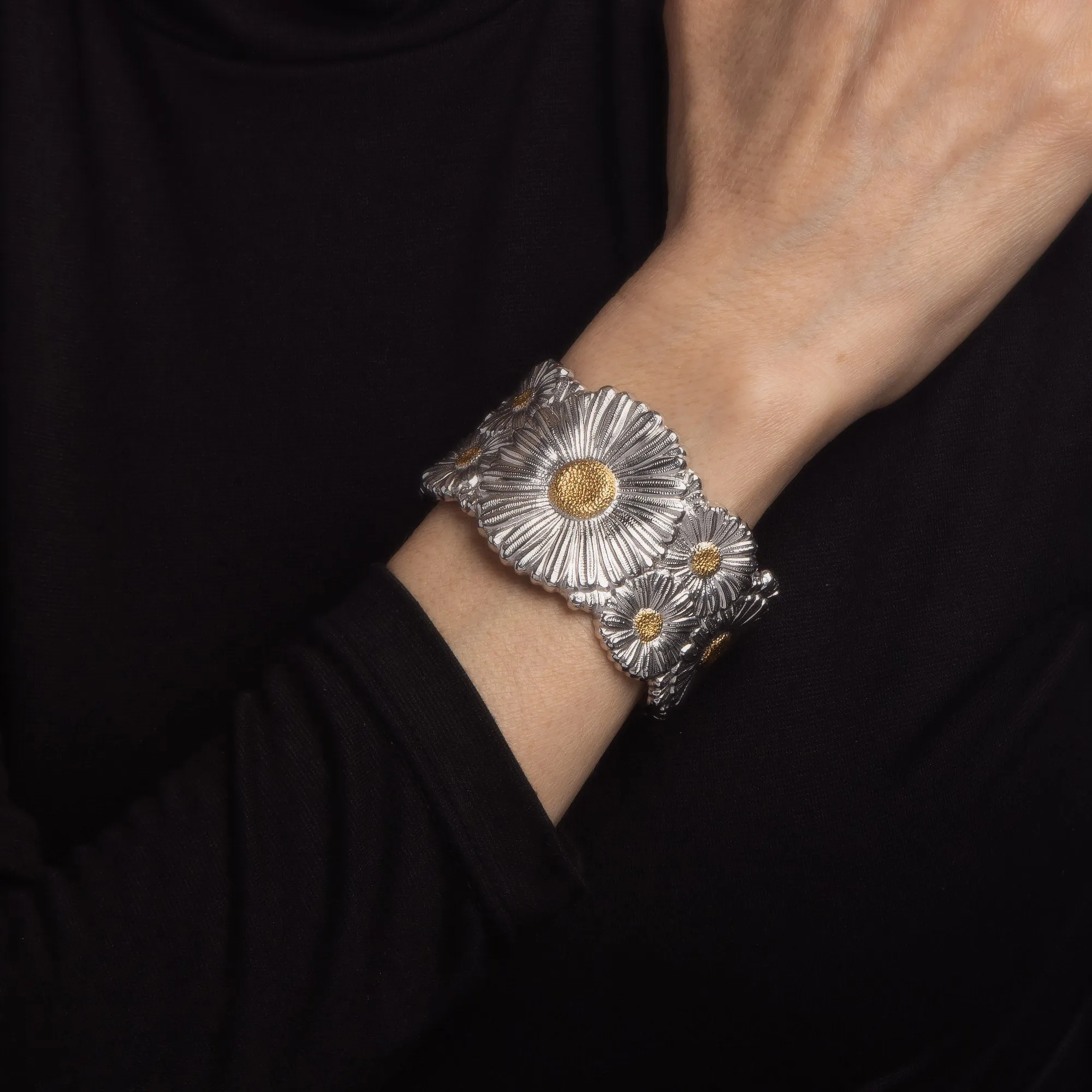 Buccellati Flower Bracelet Wide Cuff Daisy Sterling Silver Fine Jewelry Italy