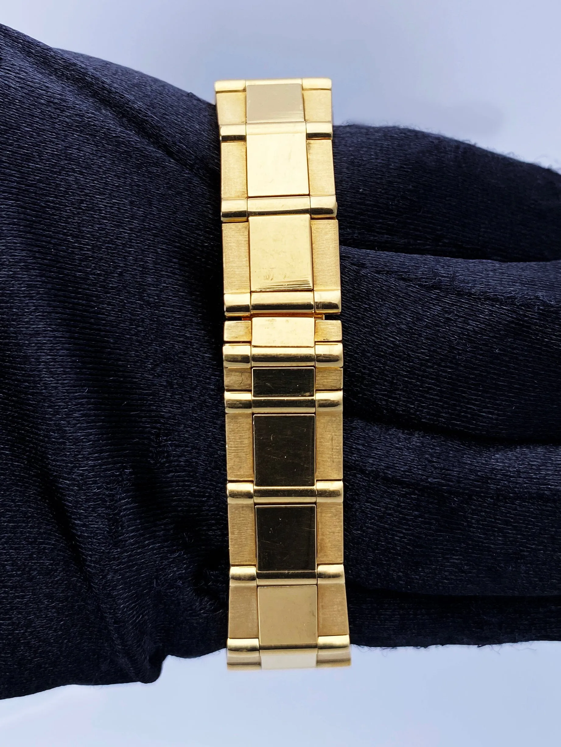 Bvlgari Diagono LCV 29 G Midsize 18K Yellow Gold Ladies Watch