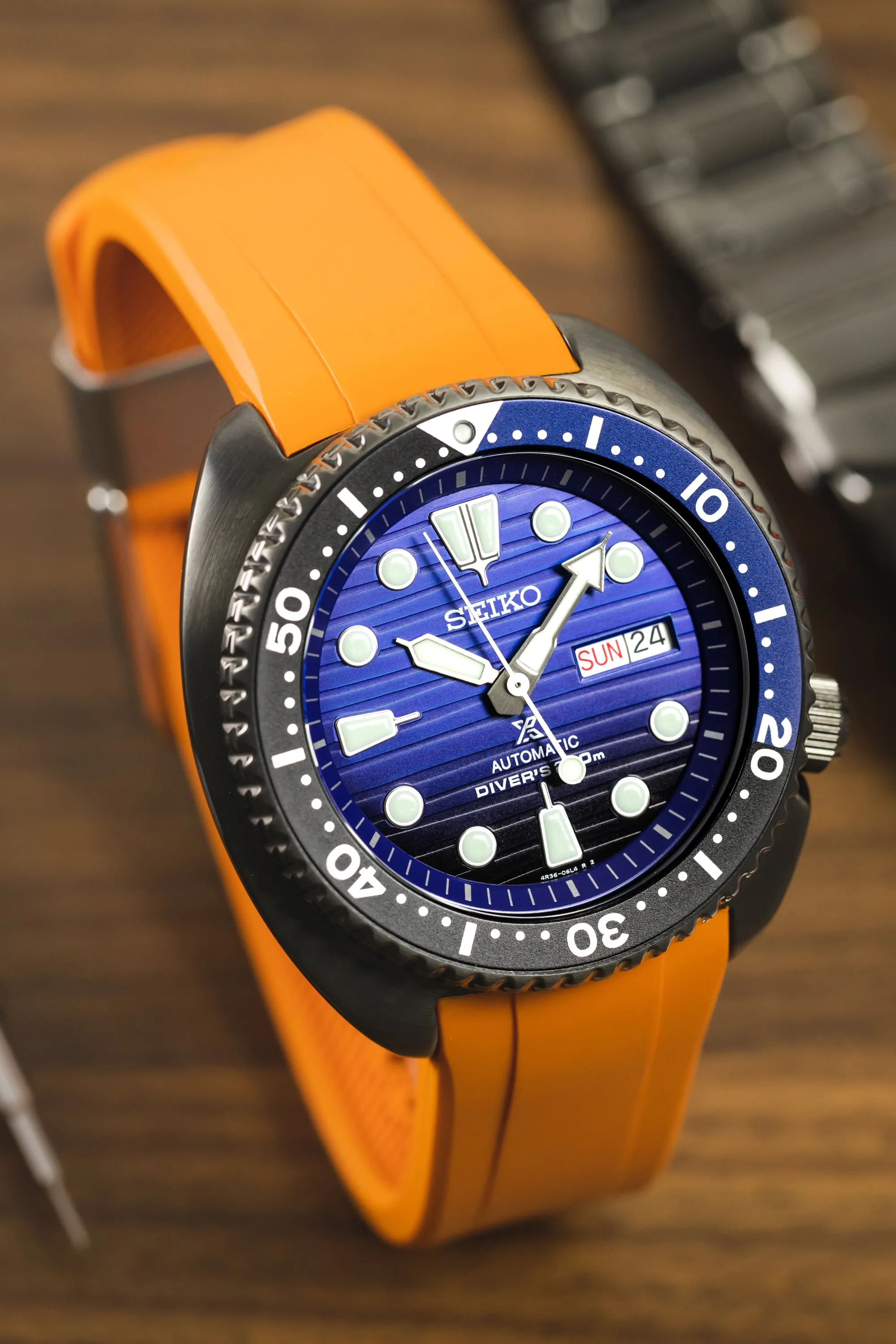 CRAFTER BLUE CB08 Rubber Watch Strap for Seiko "New" Turtle Series – ORANGE