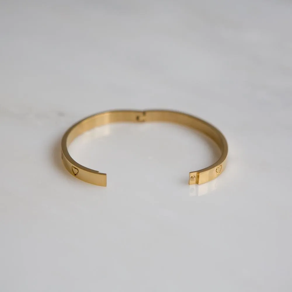 Heart CZ Bangle Bracelet (Gold)