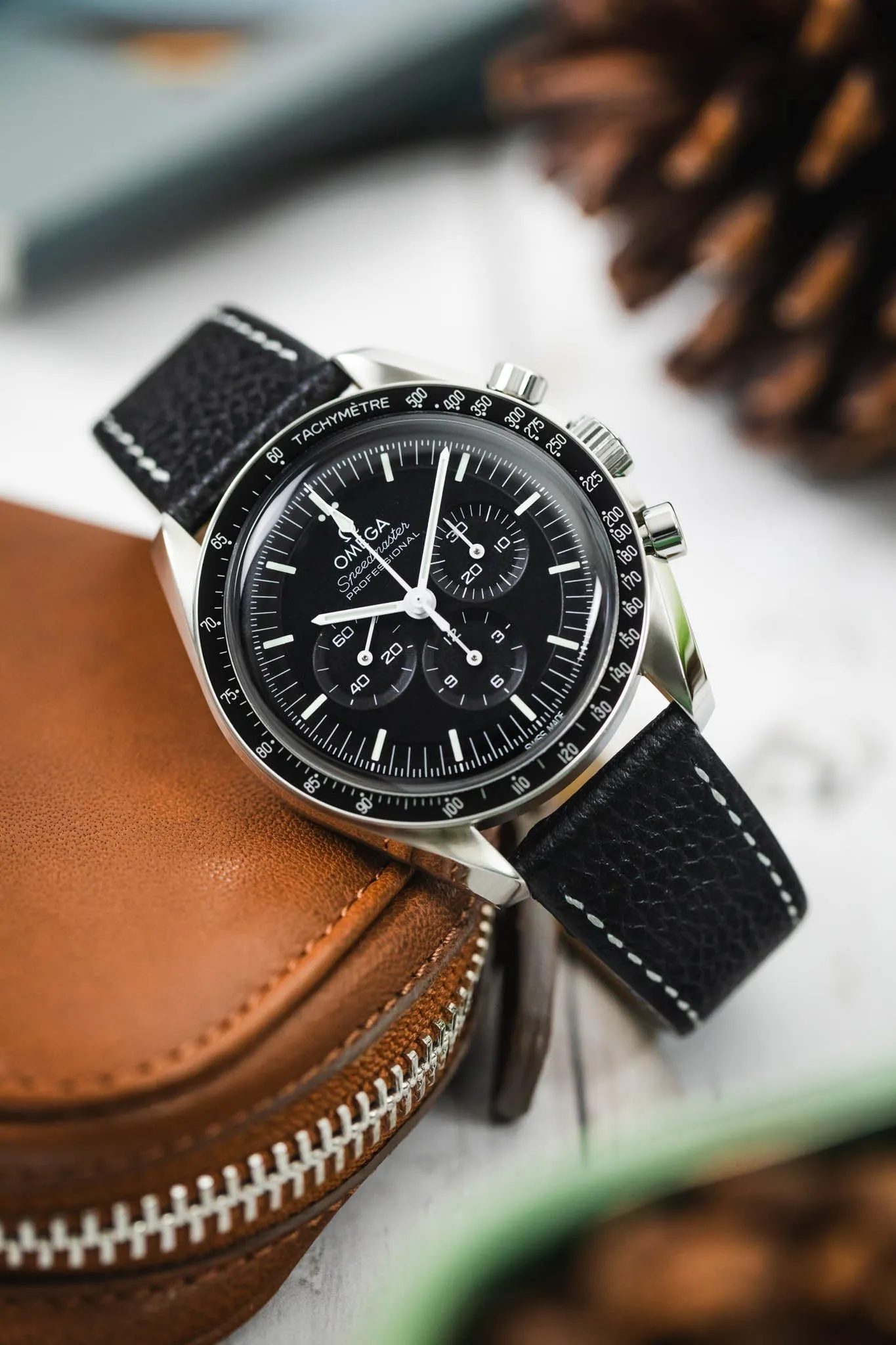 Hirsch BOLOGNA Quick-Release French-Style Textured Leather Watch Strap in BLACK