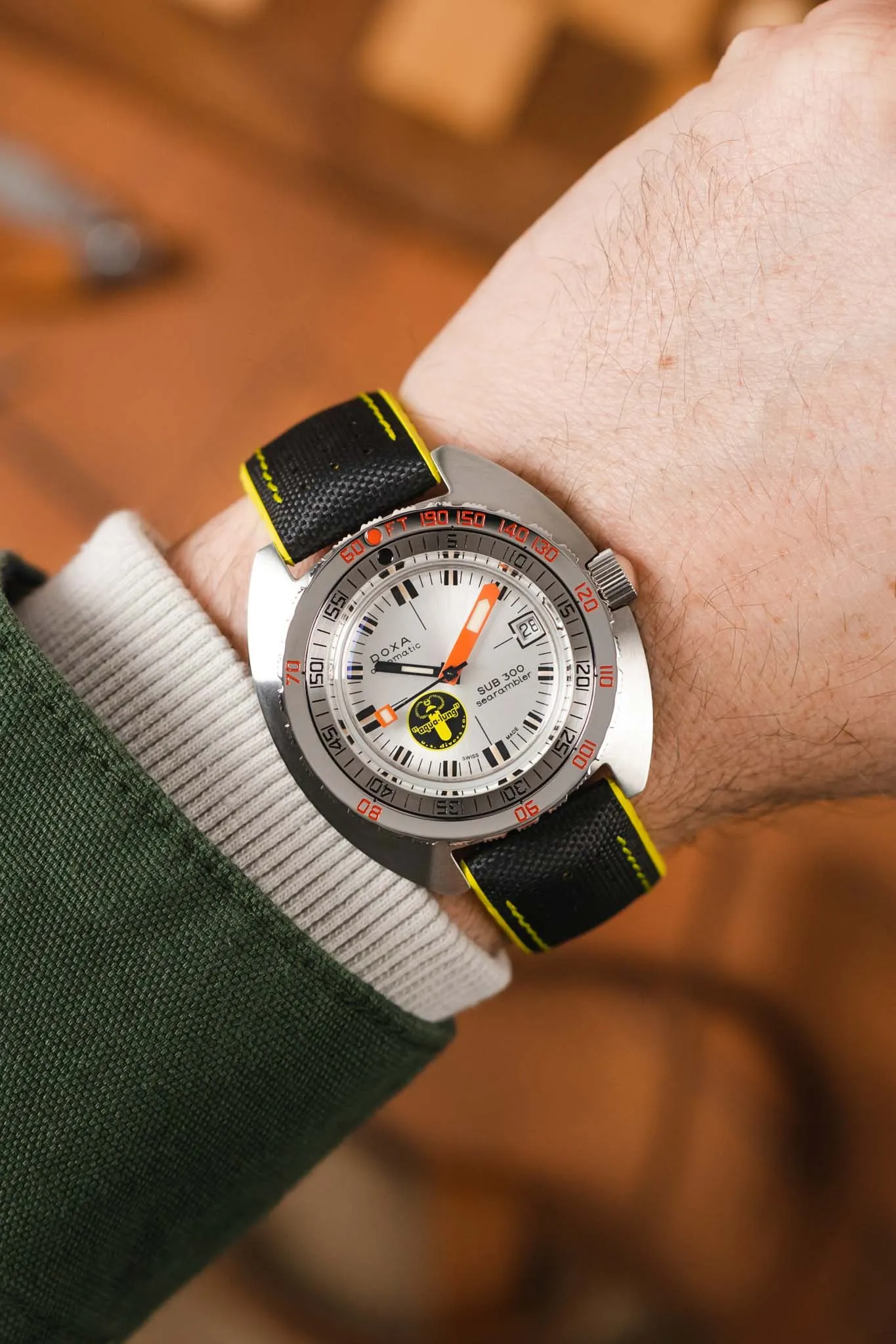 Hirsch ROBBY Sailcloth Effect Performance Watch Strap in BLACK / YELLOW