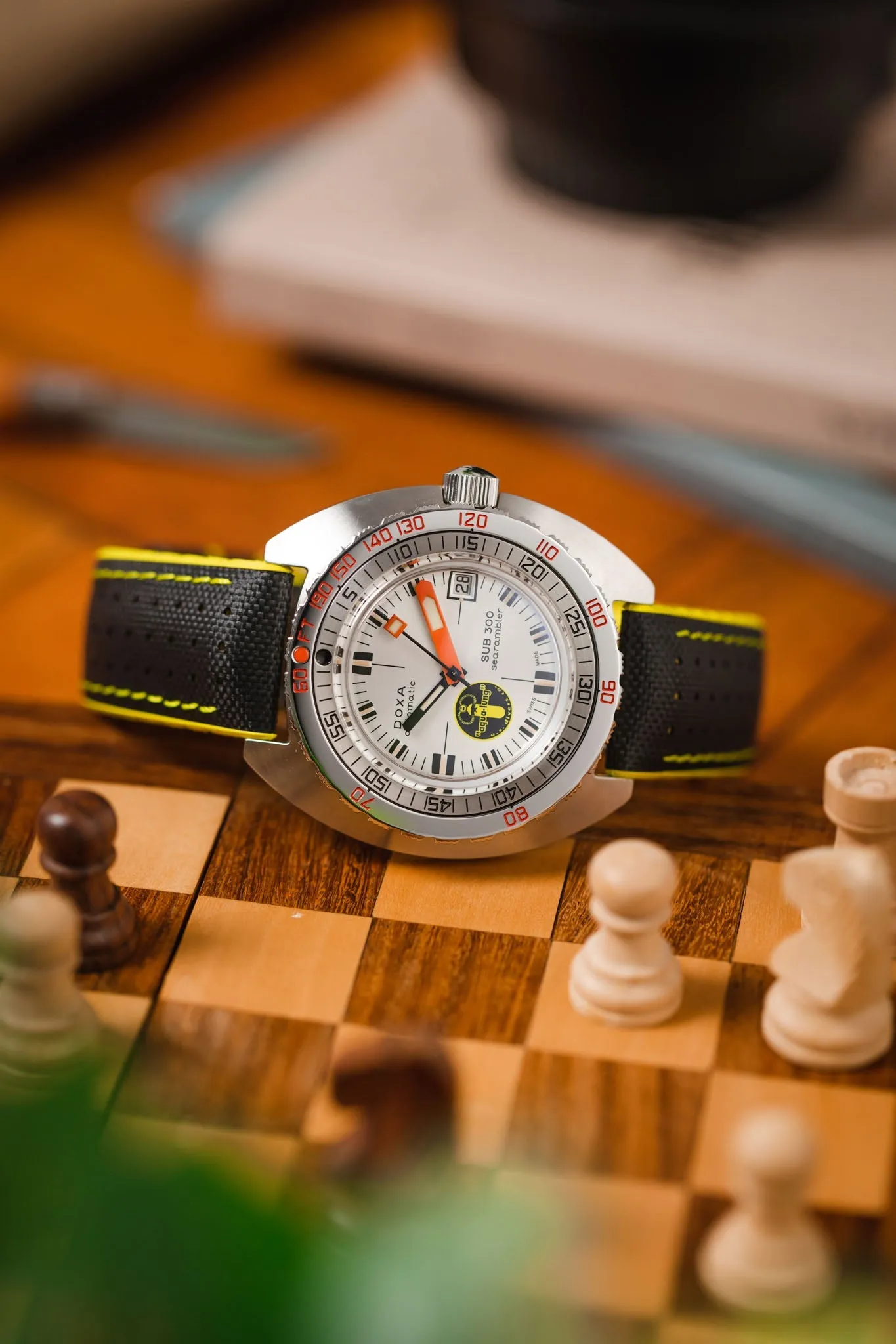Hirsch ROBBY Sailcloth Effect Performance Watch Strap in BLACK / YELLOW