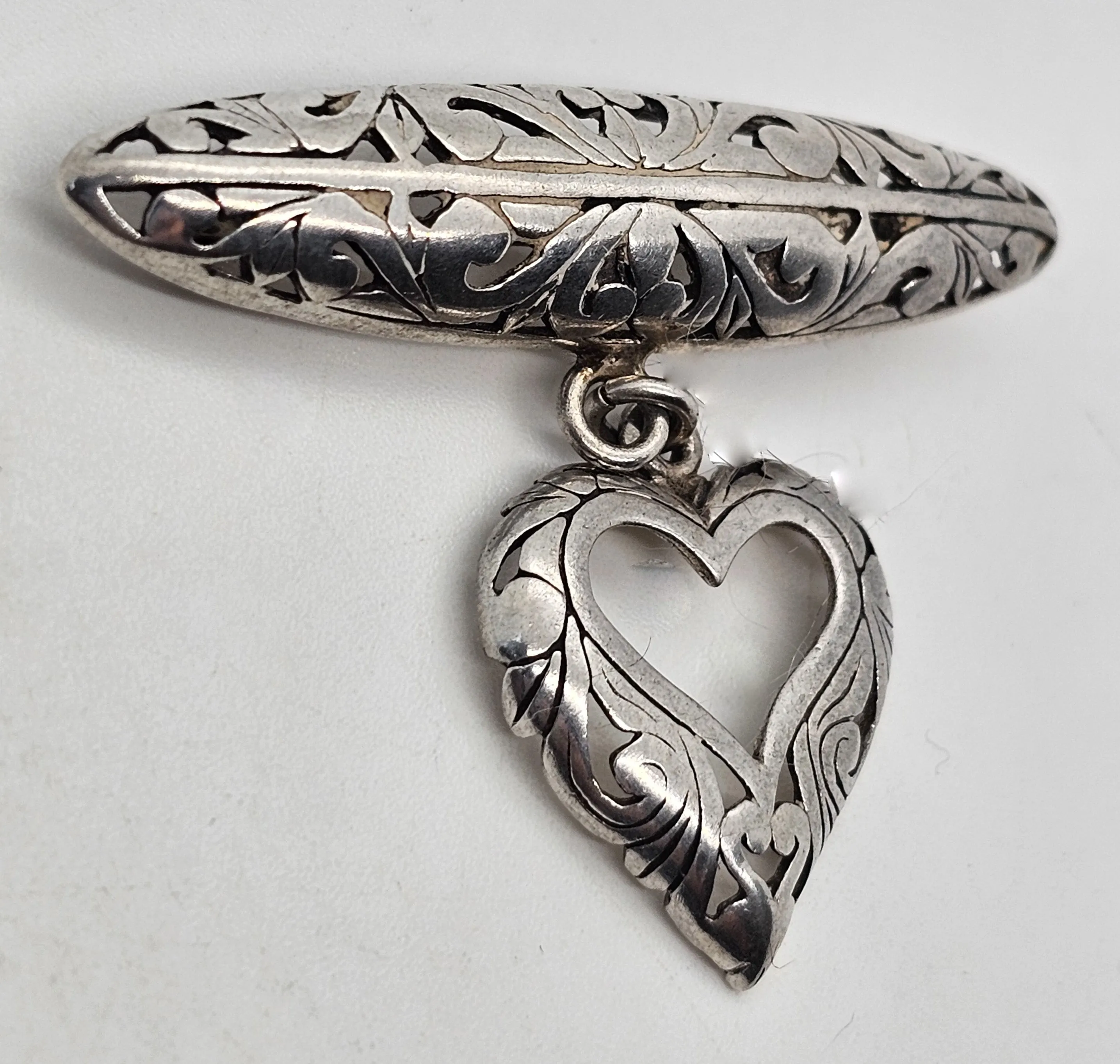 Jezlaine open work filigree heart drop medal style vintage sterling silver brooch