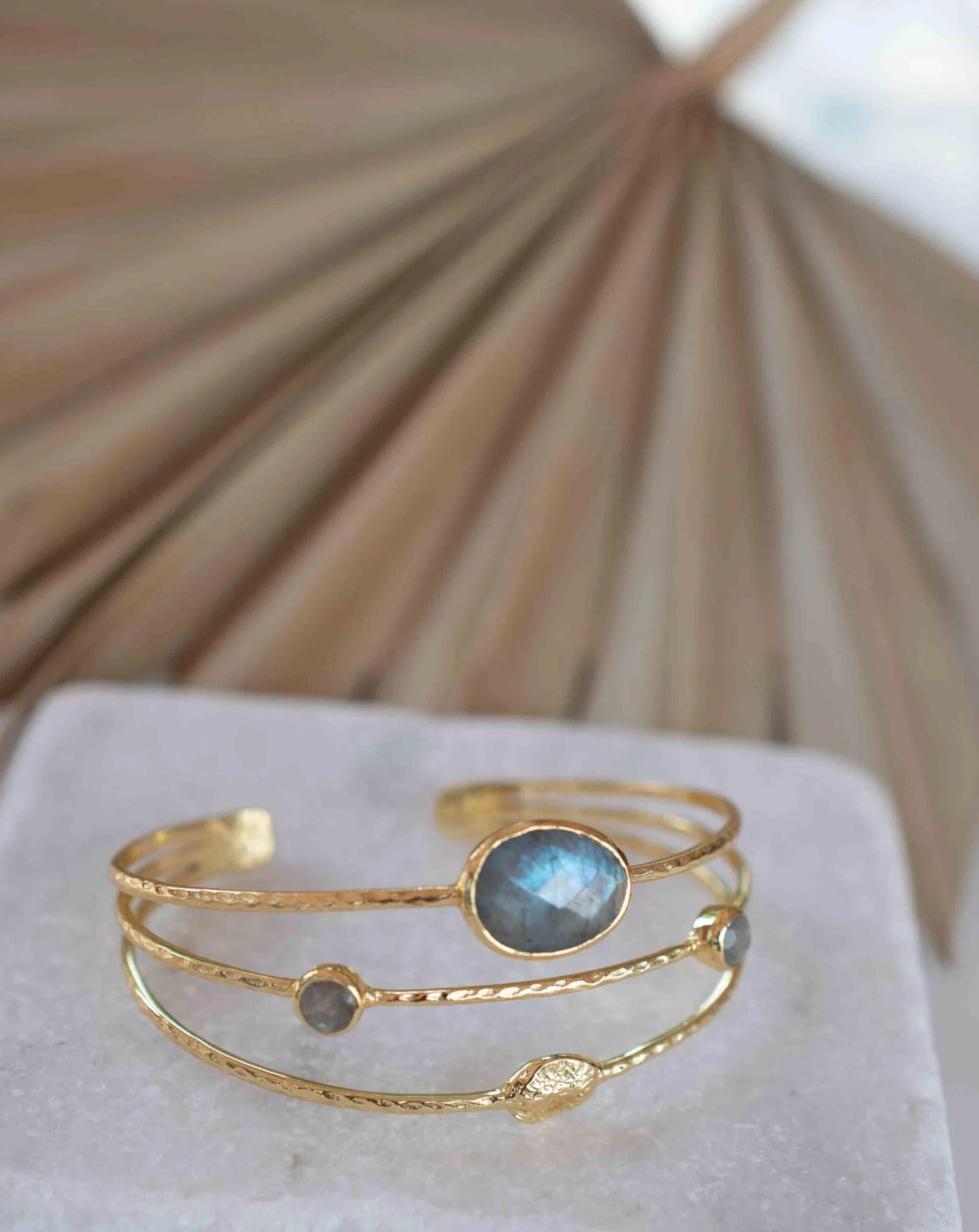 Labradorite ~ Adjustable Bracelet ~ Gold Plated 18k ~ MB050