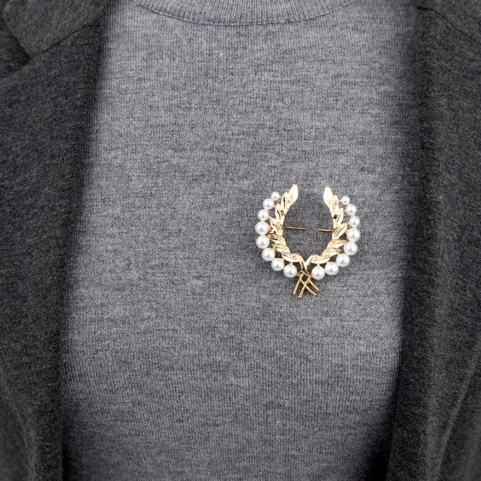 Laurel - brooch in the shape of an Olympic laurel