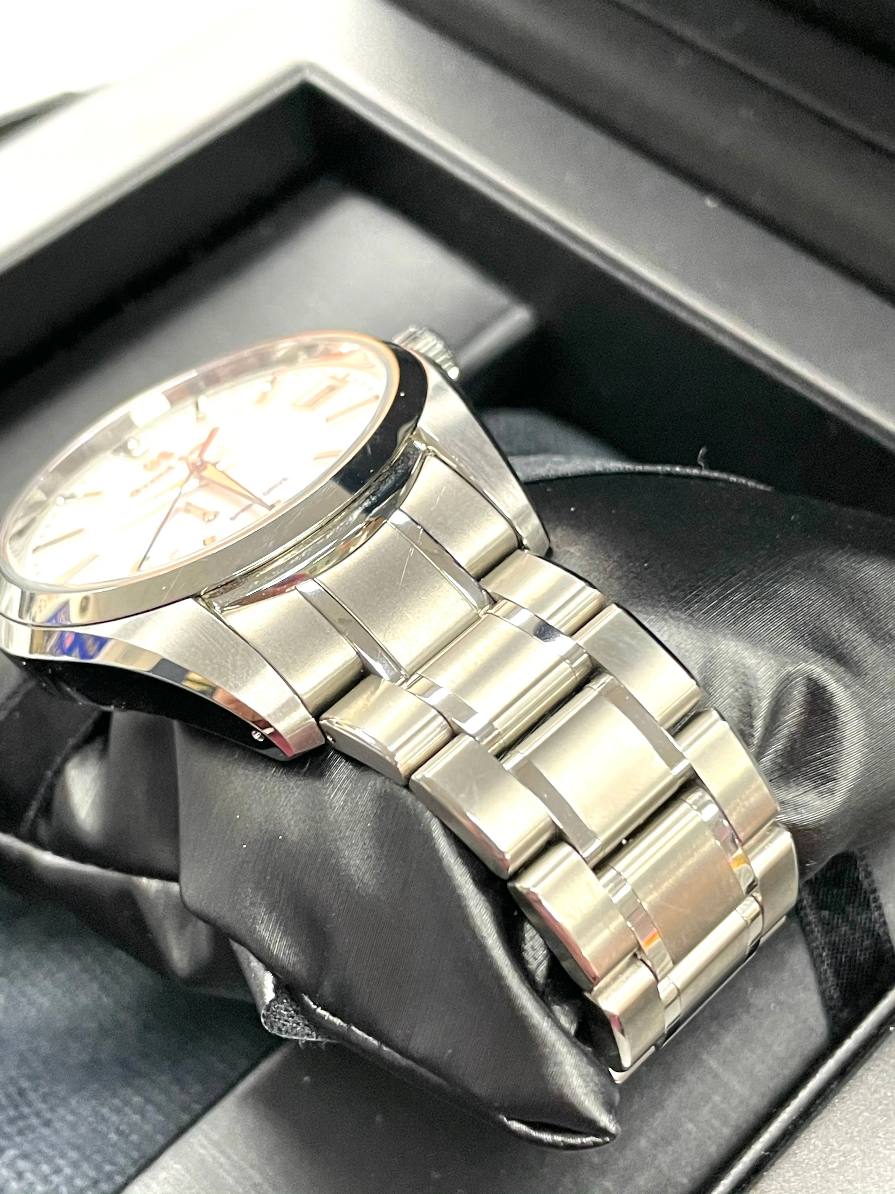 LNIB Seiko GS Grand Seiko 42mm Titanium White Snowflake Automatic SBGA211