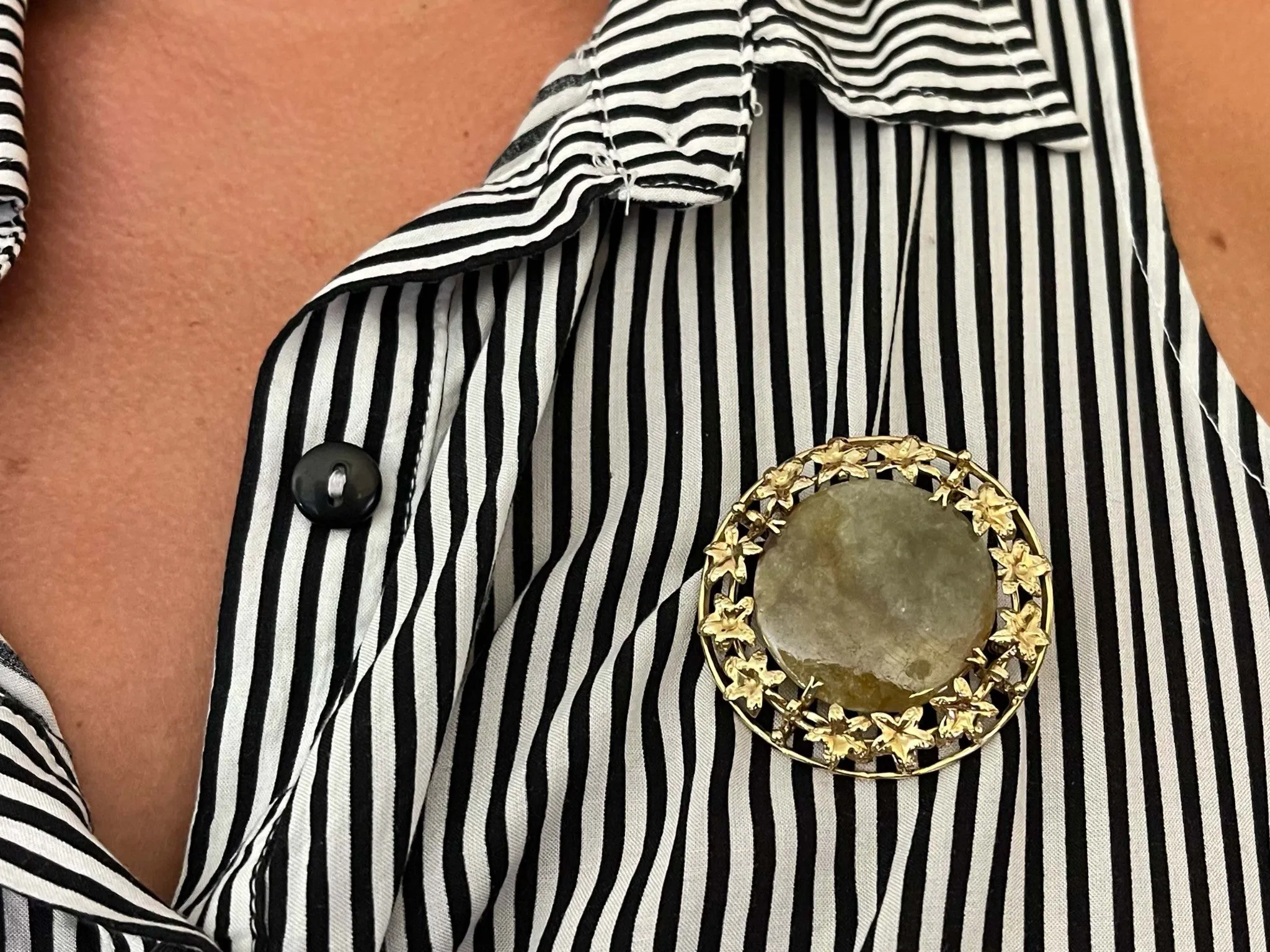 Mings Brown and Green Round Jade Brooch/Pendant in 14k Yellow Gold