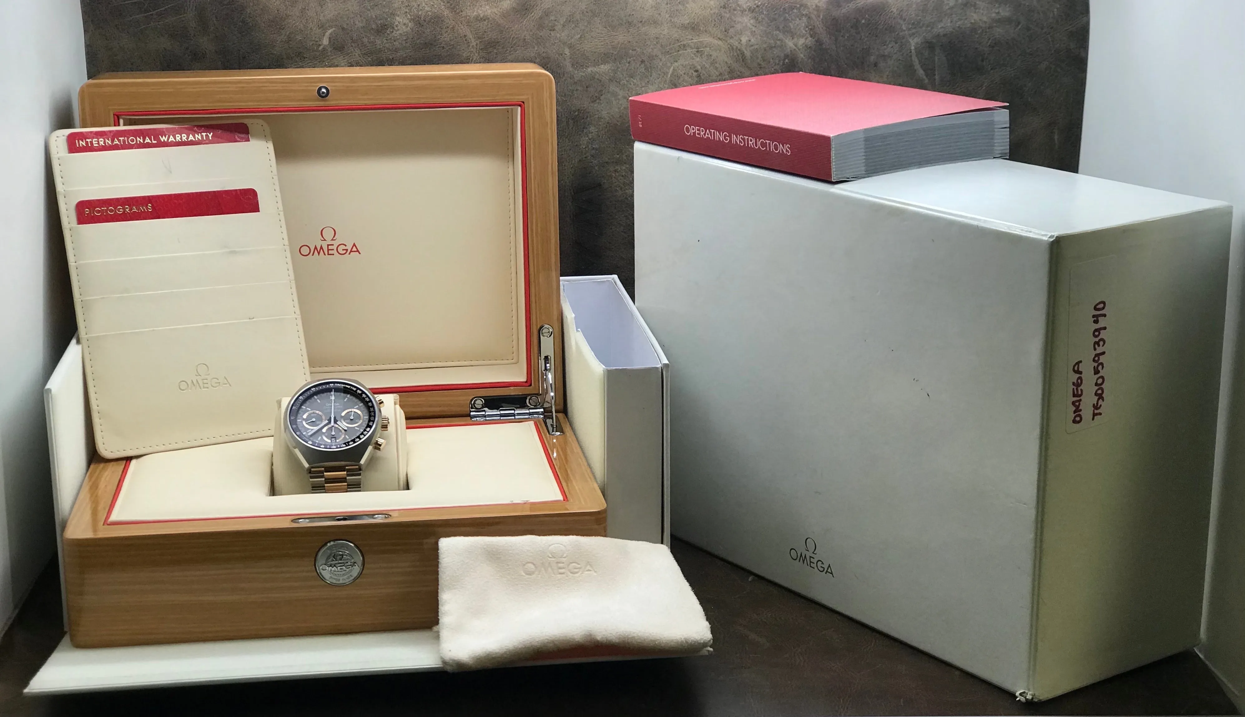 Omega Speedmaster Mark II 327.20.43.50.01.001 Black & Gold Dial Automatic Men's Watch