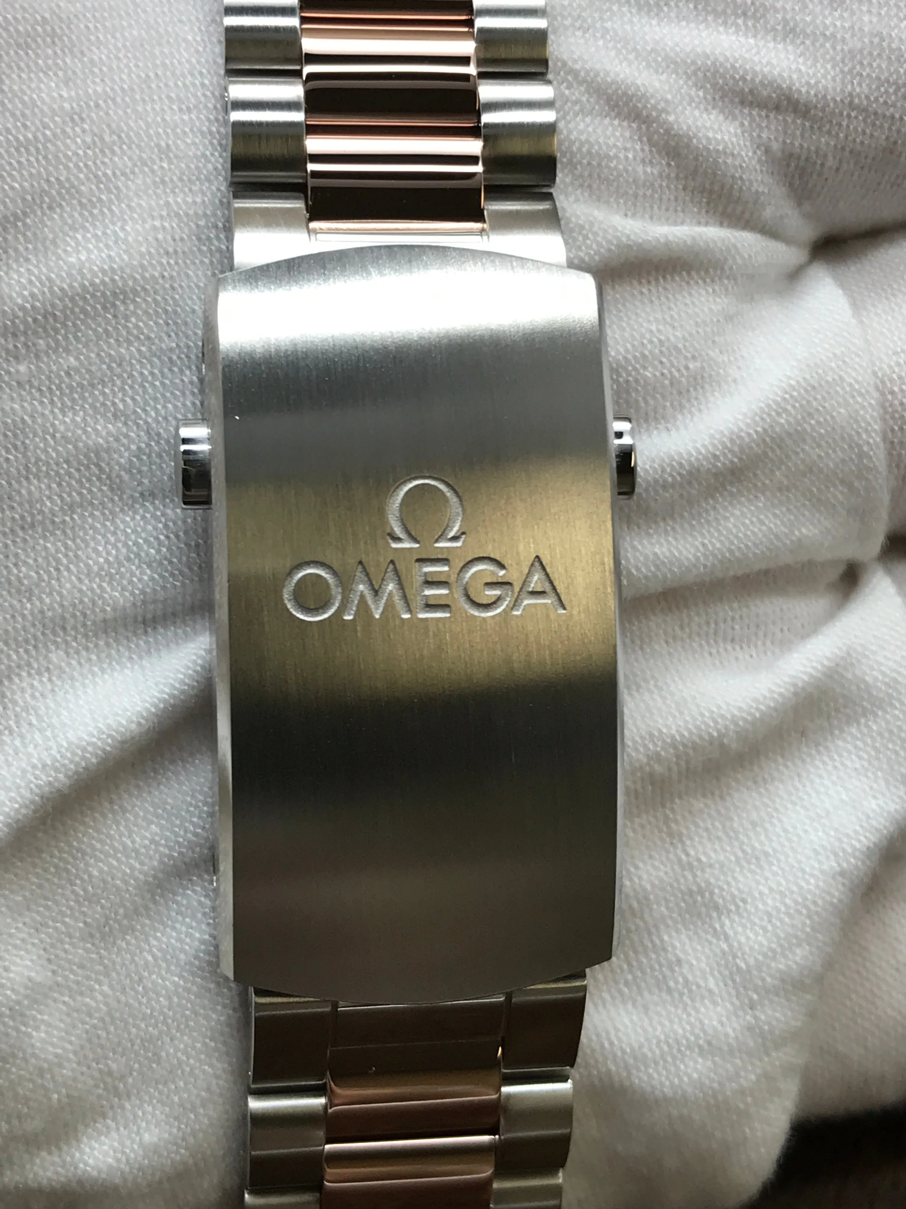 Omega Speedmaster Mark II 327.20.43.50.01.001 Black & Gold Dial Automatic Men's Watch