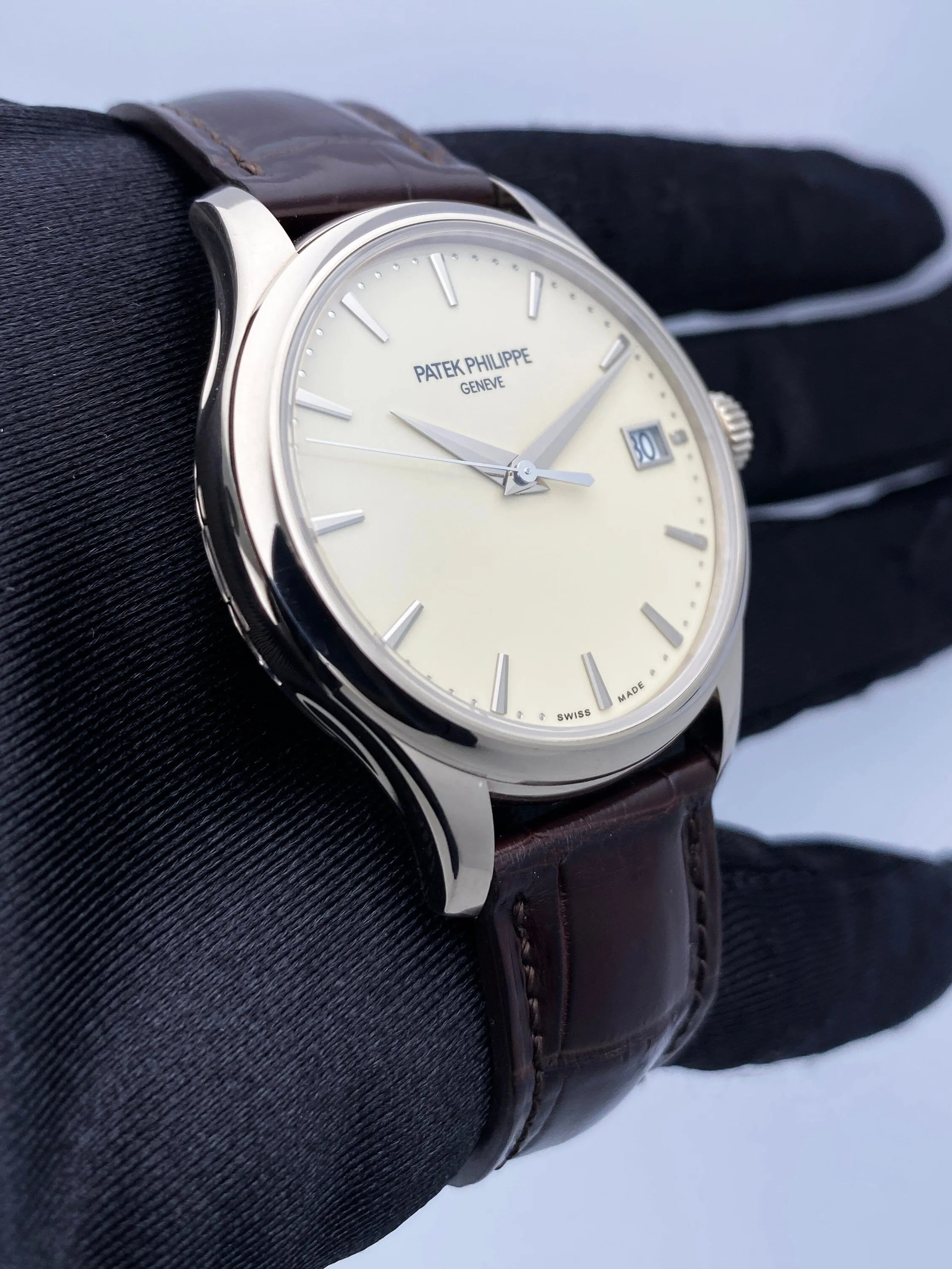 Patek Philippe Calatrava 5227G Ivory Dial Mens Watch Box Papers