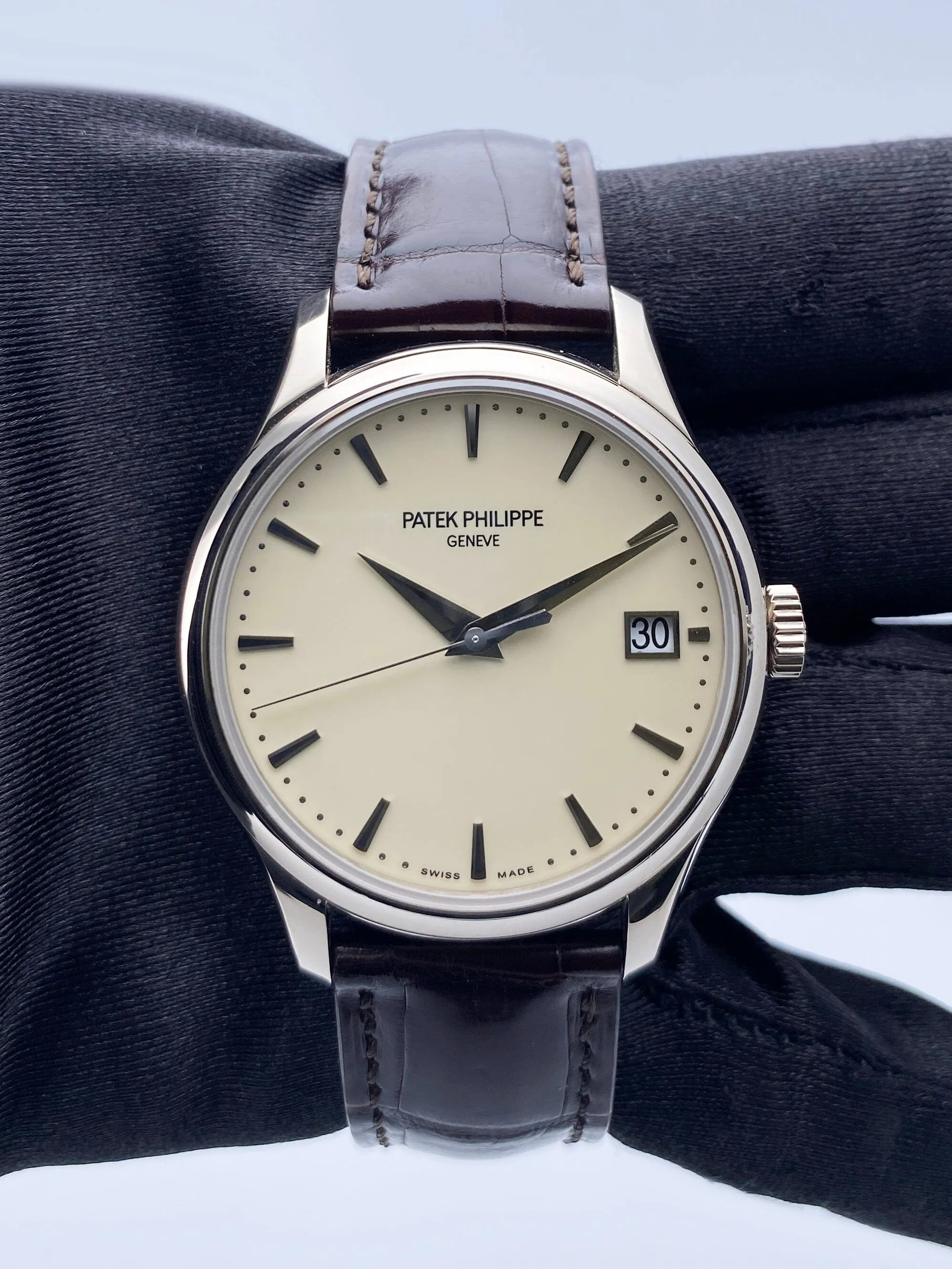 Patek Philippe Calatrava 5227G Ivory Dial Mens Watch Box Papers