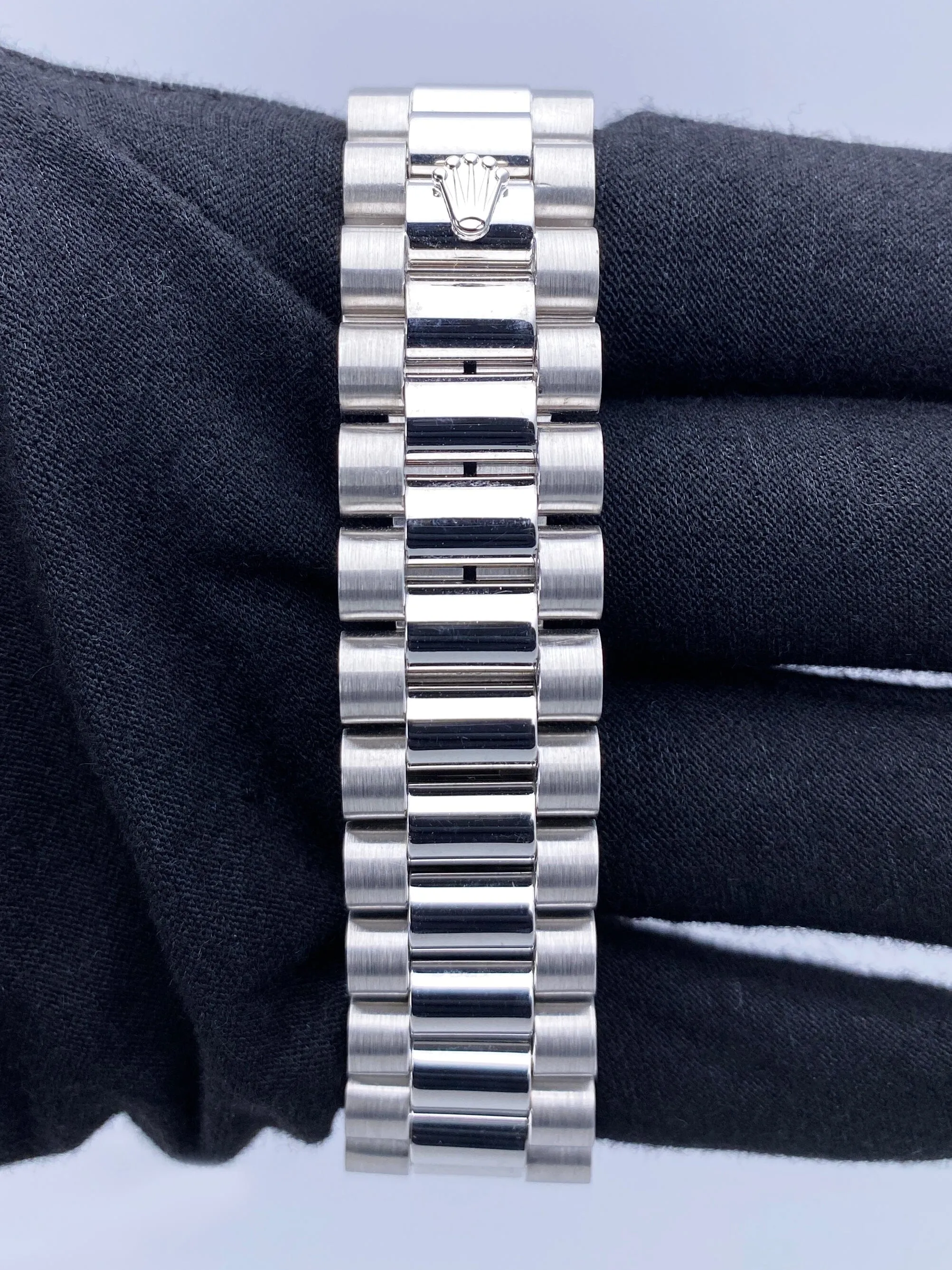 Rolex Day-Date 18239 Anniversary Diamond Dial Mens Watch Box Papers