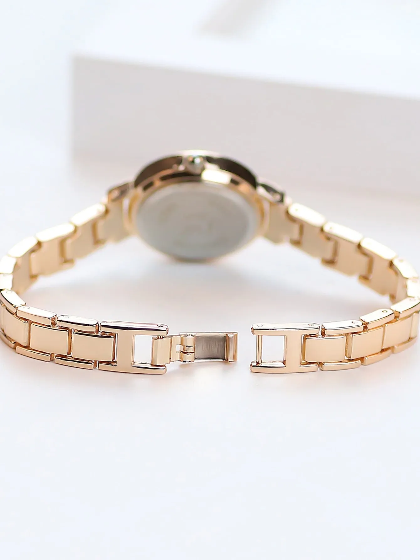 Round Pointer Quartz Watch - White