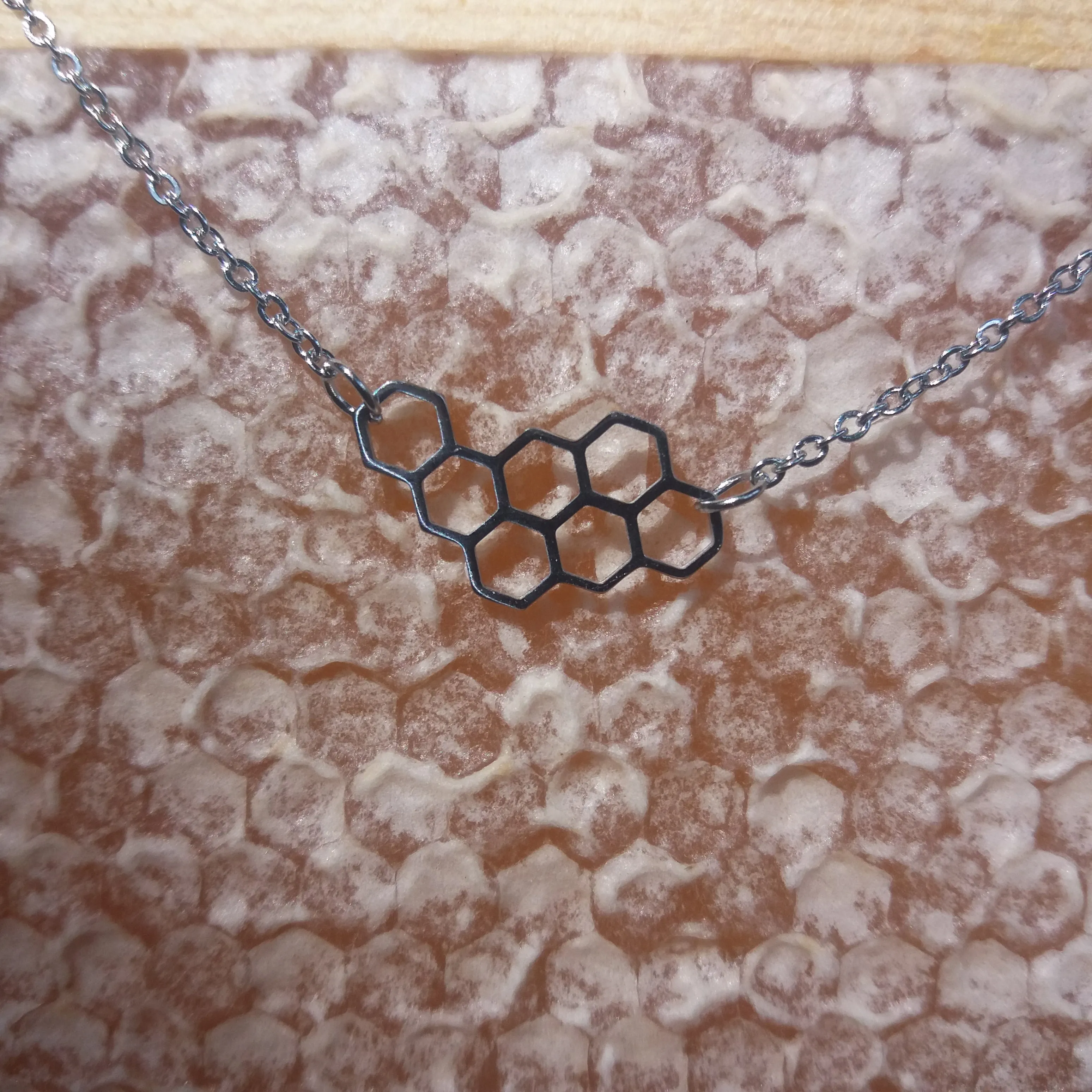 STAINLESS STEEL HONEYCOMB BRACELET