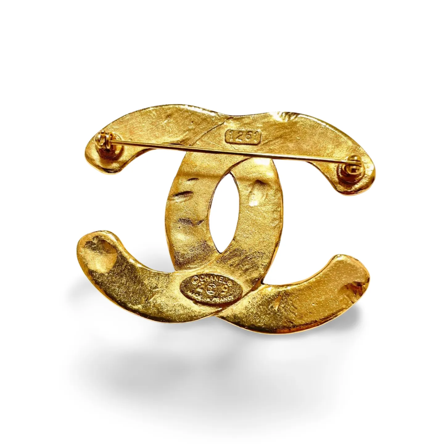 Vintage CHANEL classic matelasse CC mark brooch pin in mesh design. Classic jewelry. 061126ac1