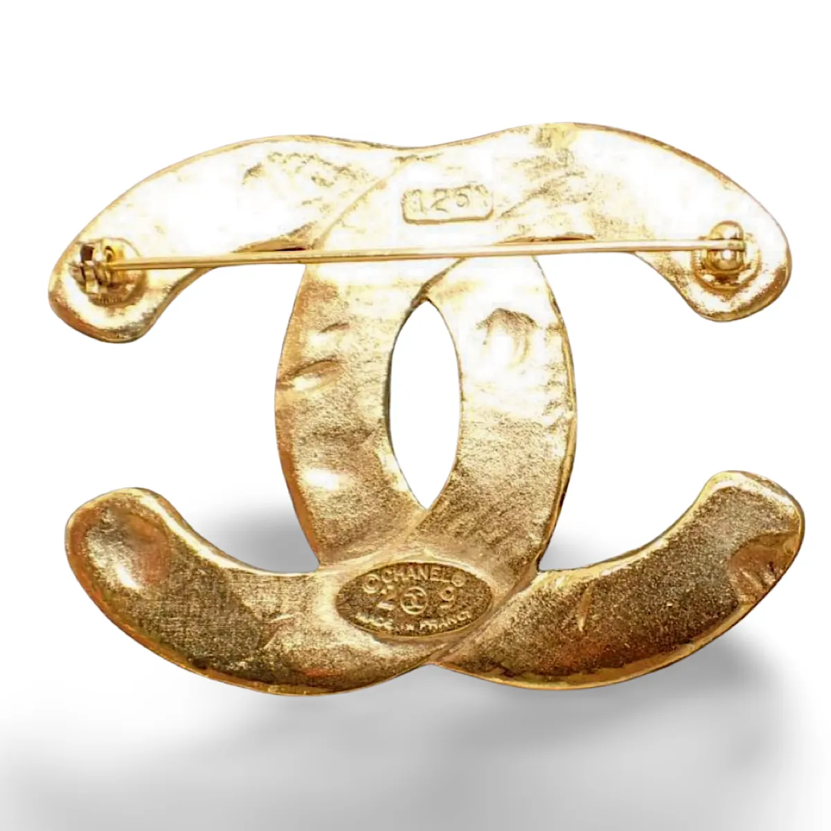 Vintage CHANEL classic matelasse CC mark brooch pin in mesh design. Classic jewelry. 061126ac1