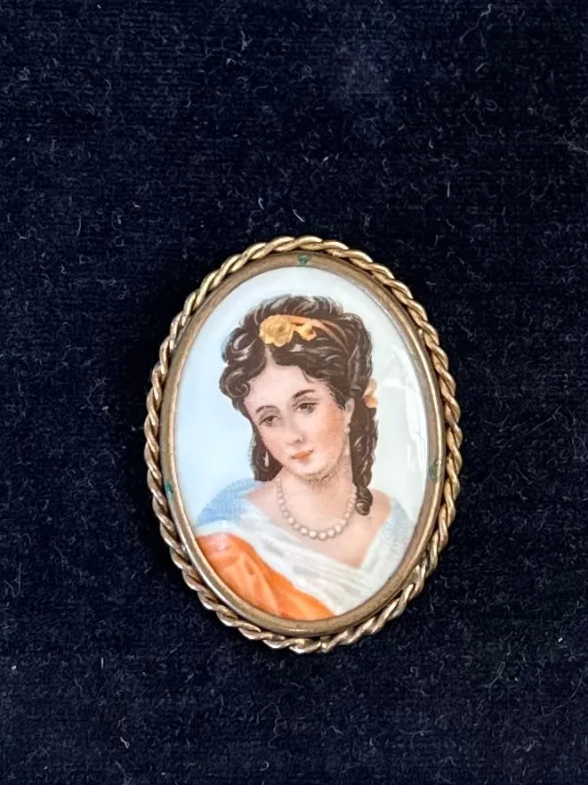Vintage Signed LIMOGES FRANCE Painted Porcelain Portrait of a Lady Oval Gold Tone Brooch