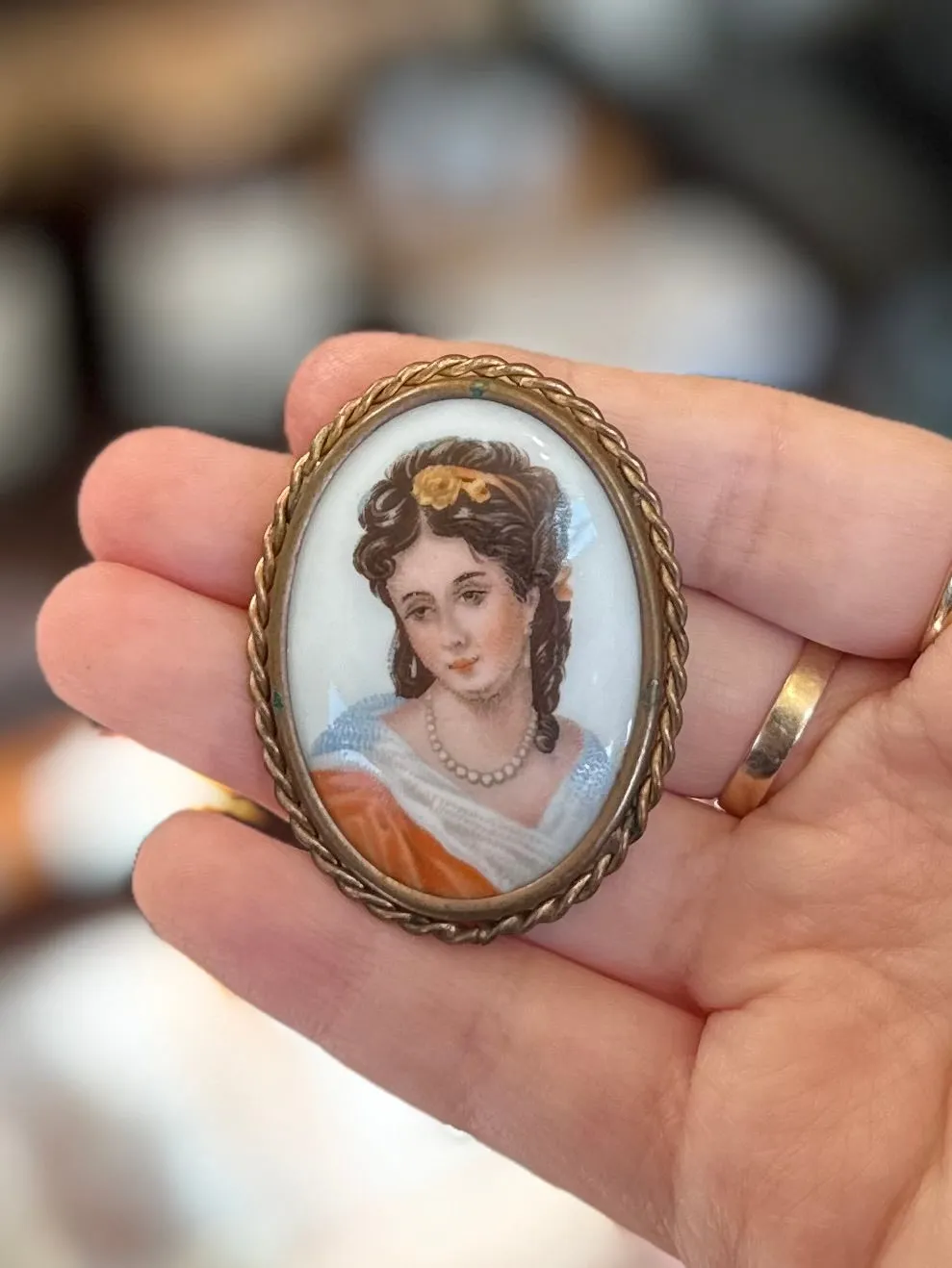 Vintage Signed LIMOGES FRANCE Painted Porcelain Portrait of a Lady Oval Gold Tone Brooch