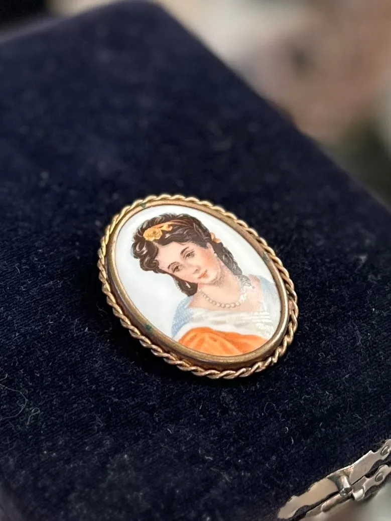 Vintage Signed LIMOGES FRANCE Painted Porcelain Portrait of a Lady Oval Gold Tone Brooch
