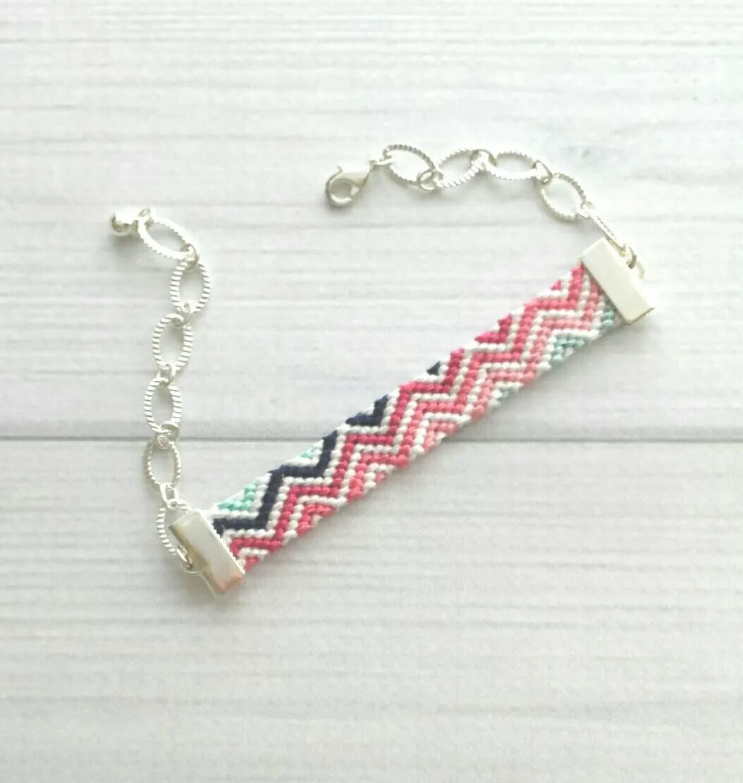 Woven Bracelet, silver chain friendship bracelet, striped bracelet, cotton thread bracelet, adjustable chain, chevron bracelet, zig zag pattern, pink blue white navy diagonal pattern, string knot bracelet